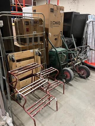 6x Divers bouwmateriaal w.o. kruiwagens en trappen